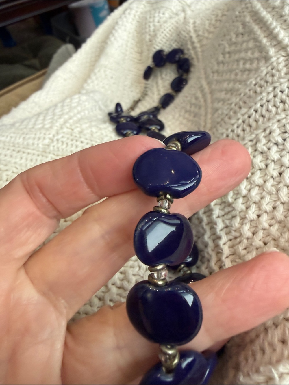 Blue stone bead necklace with barrel clasp looks like lapis lazuli - Picture 6 of 10